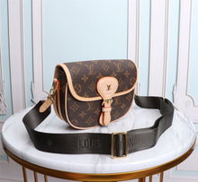 Load image into Gallery viewer, LOUIS VUITTON M51705
