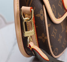 Load image into Gallery viewer, LOUIS VUITTON M51705

