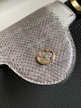 Load image into Gallery viewer, LOUIS VUITTON N80071 CAPUCINES BB

