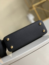 Load image into Gallery viewer, LOUIS VUITTON N80071 CAPUCINES BB
