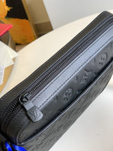 Load image into Gallery viewer, LOUIS VUITTON M69827 DUO
