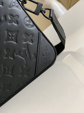 Load image into Gallery viewer, LOUIS VUITTON M69827 DUO
