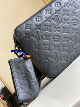 Load image into Gallery viewer, LOUIS VUITTON M69827 DUO
