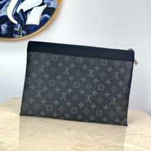 Load image into Gallery viewer, LOUIS VUITTON M69256 DISCOVERY POCHETTE
