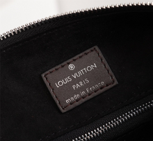 Load image into Gallery viewer, LOUIS VUITTON M56084 BEAUBOURG HOBO
