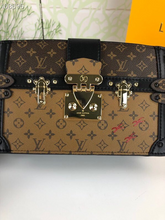 Load image into Gallery viewer, LOUIS VUITTON M43596 TRUNK CLUTCH
