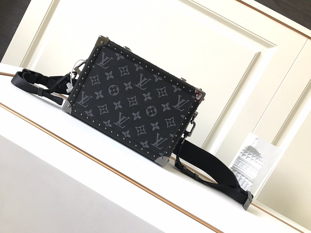 LOUIS VUITTON M20251 CLUTCH BOX