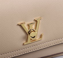 Load image into Gallery viewer, LOUIS VUITTON M57073 LOCKME CHAIN
