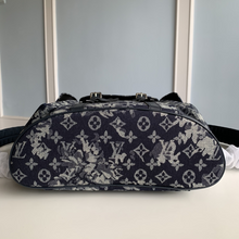 Load image into Gallery viewer, LOUIS VUITTON M57280 CHRISTOPHER
