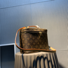 Load image into Gallery viewer, LOUIS VUITTON M44935 NICE VANITY
