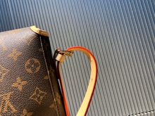 Load image into Gallery viewer, LOUIS VUITTON M51422 Canvas
