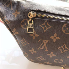 Load image into Gallery viewer, LOUIS VUITTON M43644 BUMBAG
