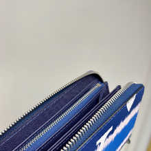 Load image into Gallery viewer, LOUIS VUITTON M69110 ESCALE ZIPPY
