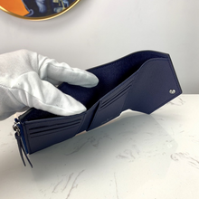 Load image into Gallery viewer, LOUIS VUITTON M69113 ESCALE VICTORINE
