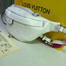 Load image into Gallery viewer, LOUIS VUITTON M44812 BUMBAG
