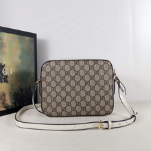 Load image into Gallery viewer, GUCCI 645454 92TCG 9761
