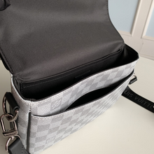 Load image into Gallery viewer, LOUIS VUITTON N50013 STUDIO
