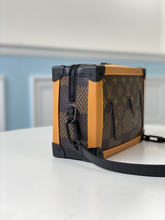 Load image into Gallery viewer, LOUIS VUITTON M44730 SOFT TRUNK

