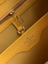 Load image into Gallery viewer, LOUIS VUITTON N80071 CAPUCINES BB
