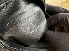 Load image into Gallery viewer, LOUIS VUITTON M69404 CHRISTOPHER
