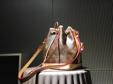 Load image into Gallery viewer, LOUIS VUITTON M40817 NOÉ BB
